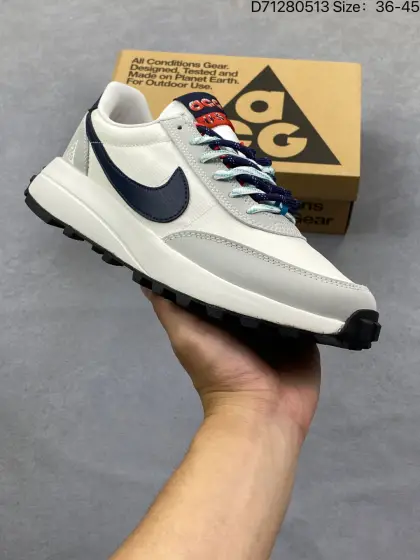 【新品🔥】耐克 Nike ACG LDV 户外机能徒步爬山运动休闲跑步鞋 IF2857-700,产品亮点与性能,历史地位:LDV 被视为 Nike ACG 的“祖师爷”级别鞋款,源自1978年登山家穿着其原型鞋冲击K2峰的历史,代表了 ACG 回归山野性能的初心.设计风格:纯正 Gorpcore(户外机能风)血统.线条流畅,不臃肿,具有适度的复古感,配色(如浅绿+浅蓝+亮黄)在日常穿搭中较为协调.舒适度:脚感:作为长距离跑鞋演变而来,缓震舒适度高,直楦结构对宽脚友好,适合长时间行走.透气性:部分版本采用 Gore-Tex 防水面料,虽能应对雨天和湿滑路面,但夏季穿着可能存在闷脚情况.也有资料提及科技网布具备吸湿排汗功能.功能性:具备不错的抓地力,适合湿滑石板路及轻徒步. 货号: IF2857 ID:D71280513